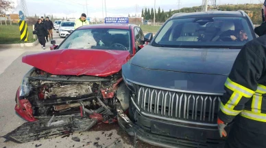 Bilecik’te Aday Sürücü Direksiyon Sınavında Kaza Yaptı: 4 Kişi Yaralandı