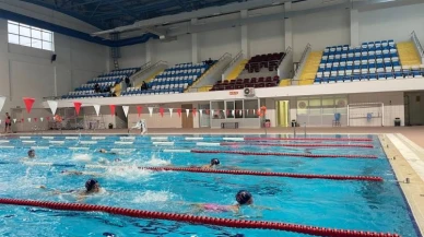 Bilecik’te Genç Sporcular Yüzme Havuzunda Ter Döktü