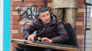 Eskişehir’de soğuğa rağmen kanun sesi sokakları doldurdu