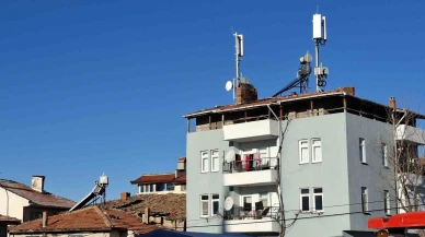 Hisarcık’ta Baz İstasyonu Tepkisi: Mahalle Halkı Endişeli