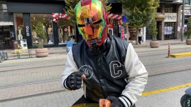 Eskişehir’de İron-Man kasklı Sürücü Dikkat Çekiyor