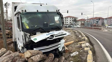 Afyonkarahisar Bolvadin Çıkışında Tır Kazası: 1 Yaralı