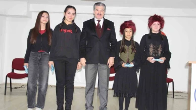 Eskişehir’de Murat Atılgan Ortaokulu’nda ‘Dünya Türk Dili Ailesi Günü’ kutlandı