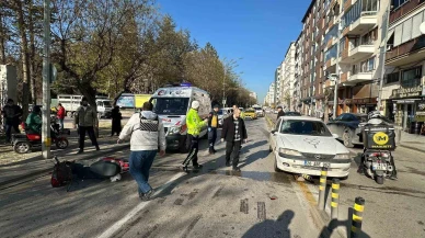 Elektrikli Bisiklet Otomobile Yandan Çarptı: 1 Yaralı