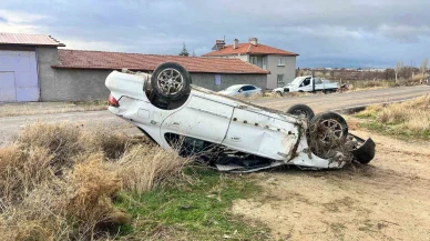 Direksiyon Hâkimiyetini Kaybeden Sürücü Şarampole Devrildi