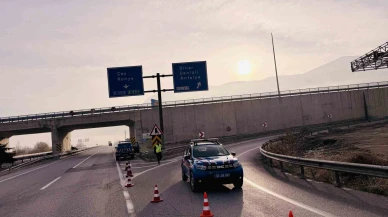 Afyonkarahisar’da Yoğun Sis Nedeniyle Kara Yolu Kapatıldı