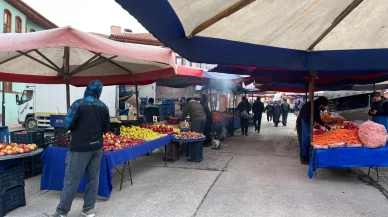 Pazarda soğuk hava ve yükselen fiyatlar vatandaşı zorluyor