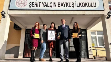 Eskişehirli Ebru Kapaklıkaya Hindistan'da 'Küresel Okul' Ödülü Aldı