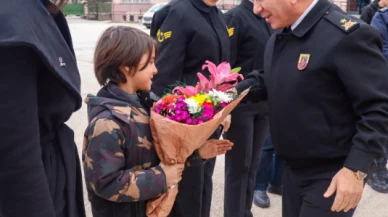 Eskişehir'deki İl Jandarma Komutanı Kendisini Tebrik Eden Öğrencinin Okulunu Ziyaret Etti