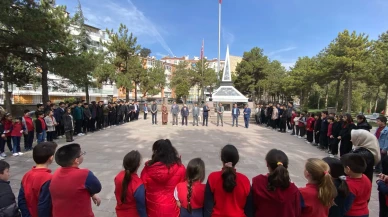 ÇEDES Projesi Öğrencileri ve Öğretmenleri Eskişehir’de Şehitliği Ziyaret Etti