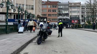 Eskişehir'de polis ekipleri şehir merkezinde denetimde