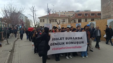 Eskişehir'de Gençlerden "Adalet Susarsa Gençlik Konuşur" Yürüyüşü