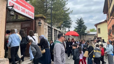 Eskişehir’de Kurşunlu Camii ve Külliyesi'ne Ziyaretçi Akını