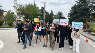 Anadolu Üniversitesi öğrencileri: "Sallanmaya değil, okumaya geldik!"