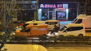 Eskişehir'de İlginç Görüntü: Arızalanan Aracı Ayaklarıyla Kaput Üzerinden İttirdiler