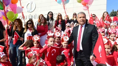 Anadolu Üniversitesi’nde minikler 23 Nisan’ı coşkuyla kutladı