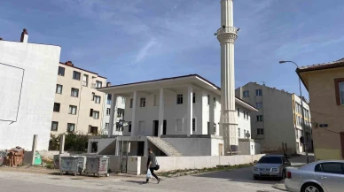 Eskişehir'de yaklaşık 10 yıl önce yapımına başlanan cami bitirilemedi