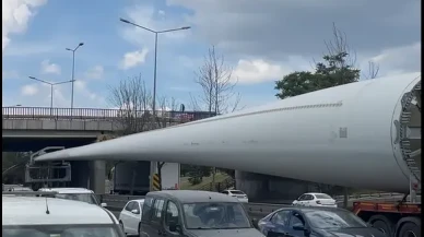 Rüzgâr Türbini Kanadı Baksan Köprüsü’ne Sıkıştı
