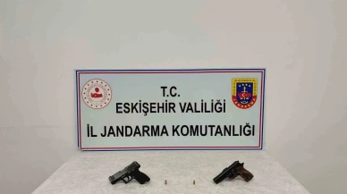 Ruhsatsız tabanca satmaya çalışırken yakalandı