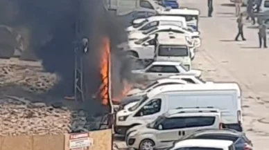 Sebebi araştırılıyor: Eskişehir’de iki otomobil küle döndü