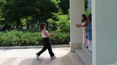 YKS’nin ikinci oturumunda öğrenciler sınava son anda koşarak yetişti