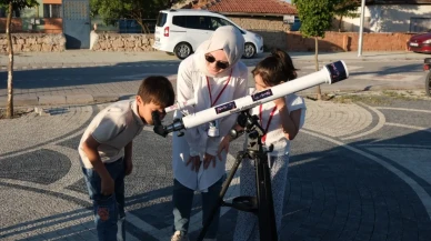 Gökyüzüne meraklı yüzlerce kişi Mahmudiye’de bir araya geldi