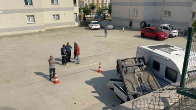 Anne-kız, 5 metre yükseklikten site bahçesine düşerek kazayı hafif yaralarla atlattı