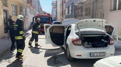Park halindeki otomobilde yangın çıktı