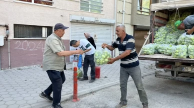 Çiftçiden fahiş fiyatlara tepki: Ürettiği biberleri ücretsiz dağıttı