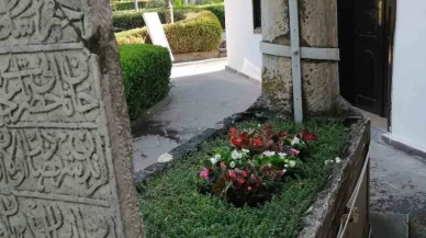 Bilecikliler Derneği’nden Ertuğrulgazi Türbesi çevresine bakım