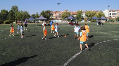 Eskişehir’de 30 Ağustos’a Özel Minikler Futbol Şenliği