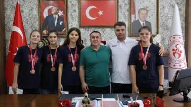Bilecikli Sporculardan ANALİG Başarısı Sonrası Gençlik ve Spor İl Müdürü Demir’e Ziyaret