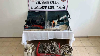 Eskişehir’de Kaçak Kazı Yapan 3 Şüpheli Suçüstü Yakalandı