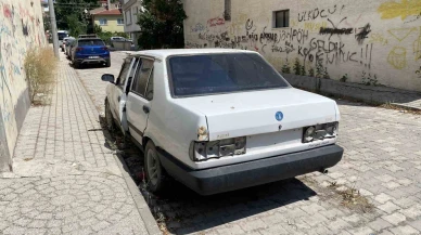 Eskişehir’de Plakasız ve Hurda Otomobil Merak Konusu Oldu