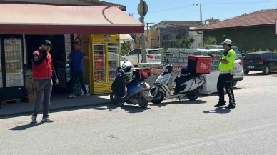 Motosikletli Kurye İle Otomobil Çarpıştı: Maddi Hasar Oluştu