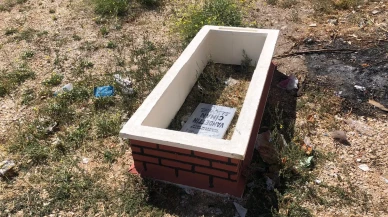 Eskişehir’de Boş Arazide Şaşkına Çeviren Mezar