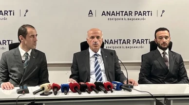 "Siyasal Çeşitlilik İki Aksa İndirgenemez"