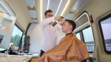 Minibüsü Berbere Dönüştürdü, Müşterinin Ayağına Gidiyor