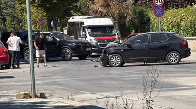 Eskişehir'de Kazada İki Araç Kullanılamaz Hale Geldi