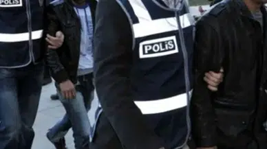 Eskişehir’de Bir Haftada 74 Aranan Şahıs YakalandıEskişehir’de polis ve jandarma ekiplerinin 17-24 Ağustos tarihleri arasındaki çalışmalarında çeşitli suçlardan aranan toplam 74 şahıs yakalandı.