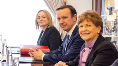 ABD’li Senatör: İran Savaşı Amerika’yı Zayıflatıyor