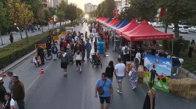 Arabasız Pazar’da Atatürk Bulvarı’nda Renkli Gün