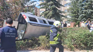 Eskişehir’de Otomobil Takla Atarak Refüje Çıktı