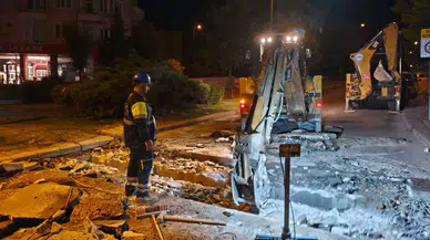ESKİ Yağmur Suyu Izgaralarını Gece Mesaisinde Yeniliyor