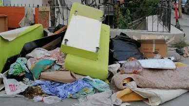 Eskişehir'de Yol Kenarındaki Atıklar Tepki Çekti