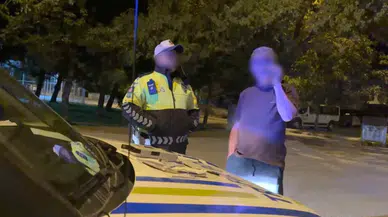 Alkollü Sürücü Polis Aracında Koltukları Karıştırdı