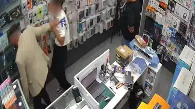 Havaya Ateş Edip Dükkâna Sığınan Çocuk, Kendisini Takip Edenlerce Darp Edildi