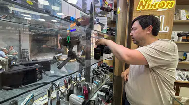 Gençler Akıllı Telefonu Bırakıp Kompakt Makinelere Yöneldi