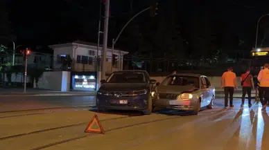 Eskişehir’de İki Otomobil Çarpıştı: 2 Yaralı