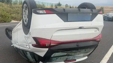 Sivrihisar’da iki otomobil çarpıştı: Biri takla attı